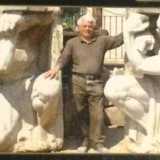 La notizia fece clamore ma ci vollero tanti altri anni affinch� i telamoni fossero �liberati�. Nell�autunno del 2006 i telamoni furono spostati a Palo del Colle nel laboratorio dello scultore Angelo Potenzieri Pace, che si occup� di riportarli all�antico splendore (foto di Paolo Altamura)